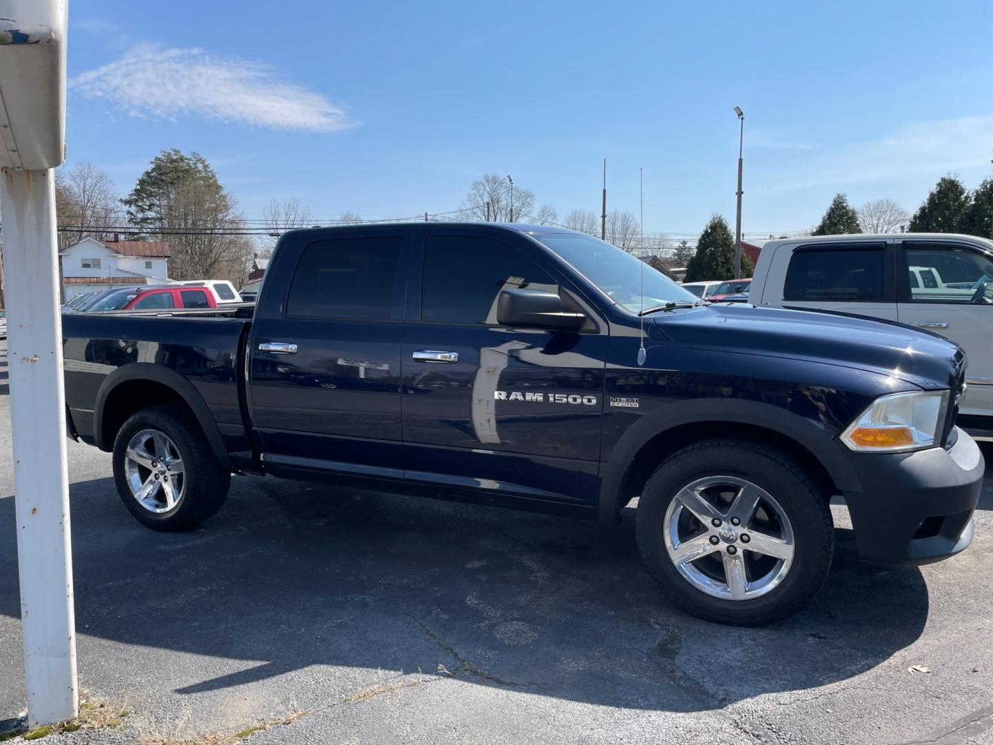 2012 blue Dodge Ram 1500 ST Crew Cab 4WD (1C6RD7KT4CS) with an 5.7L V8 OHV 16V engine, 6-Speed Automatic transmission, located at 101 N. Main Street, Muncy, PA, 17756, (570) 546-5462, 41.207691, -76.785942 - Photo#1